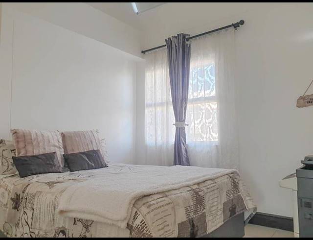 2 BEDROOM APARTMENT FOR SALE IN UMHLANGA RIDGE